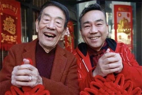 杨光喂杨少华吃瓜,兄弟情深，共享瓜香