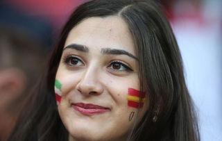 讲吃瓜的头巾女,时尚与个性的完美融合