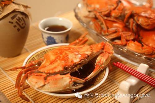 瓜哥吃瓜螃蟹是真的吗,揭秘网络传闻的真实性