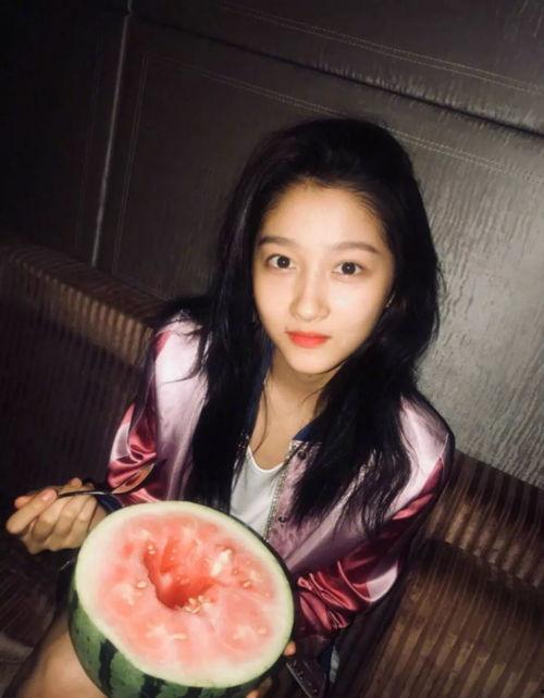 深夜吃瓜的姐妹